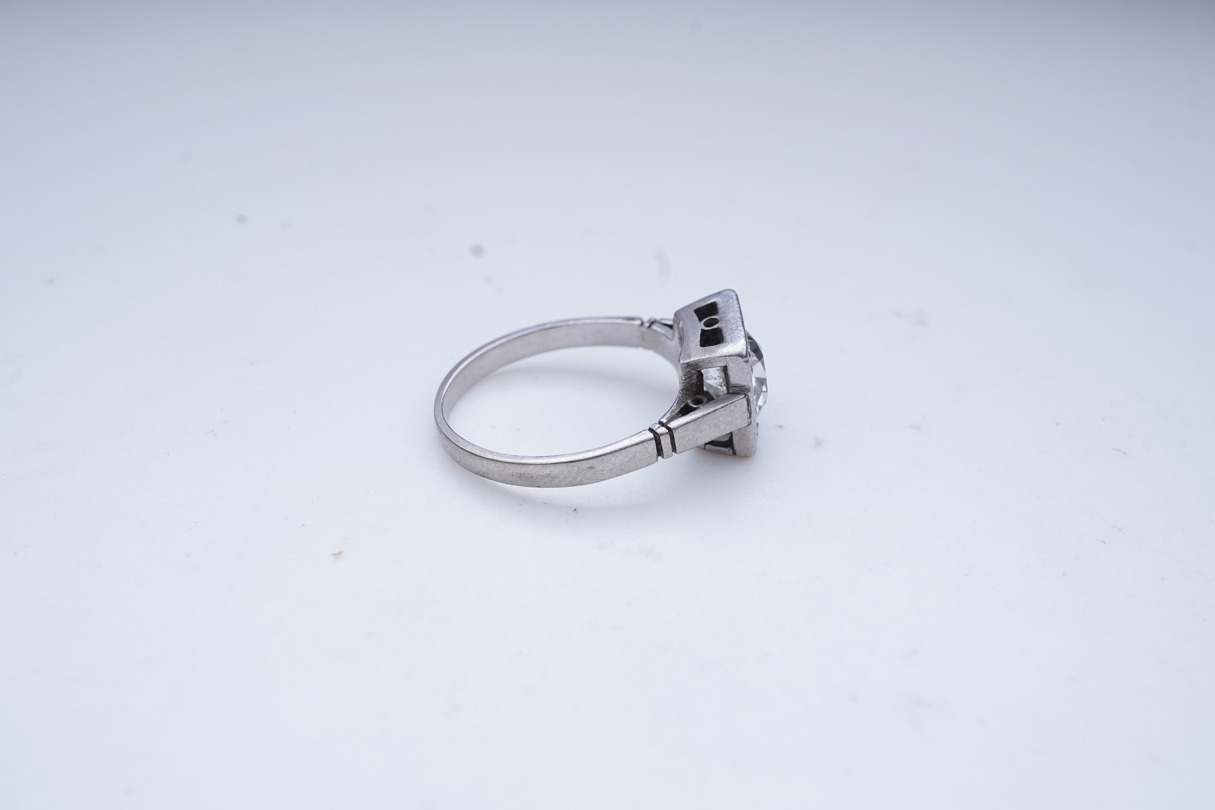 A solitaire diamond ring, early 20th century